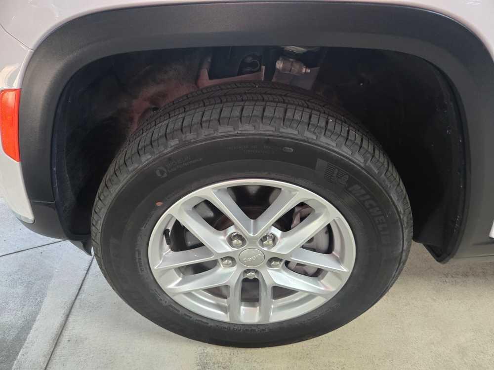 2023 Jeep Grand Cherokee L Laredo - Photo 10