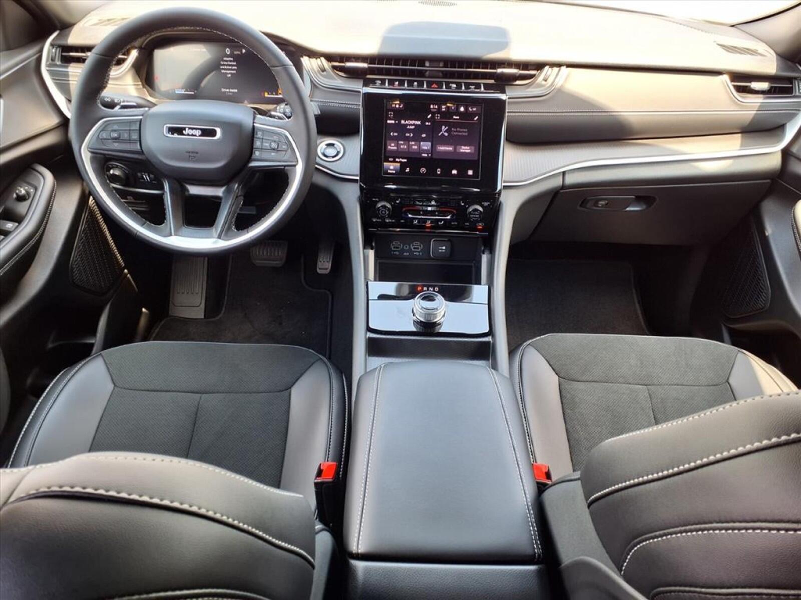 2025 Jeep Grand Cherokee Altitude - Photo 12
