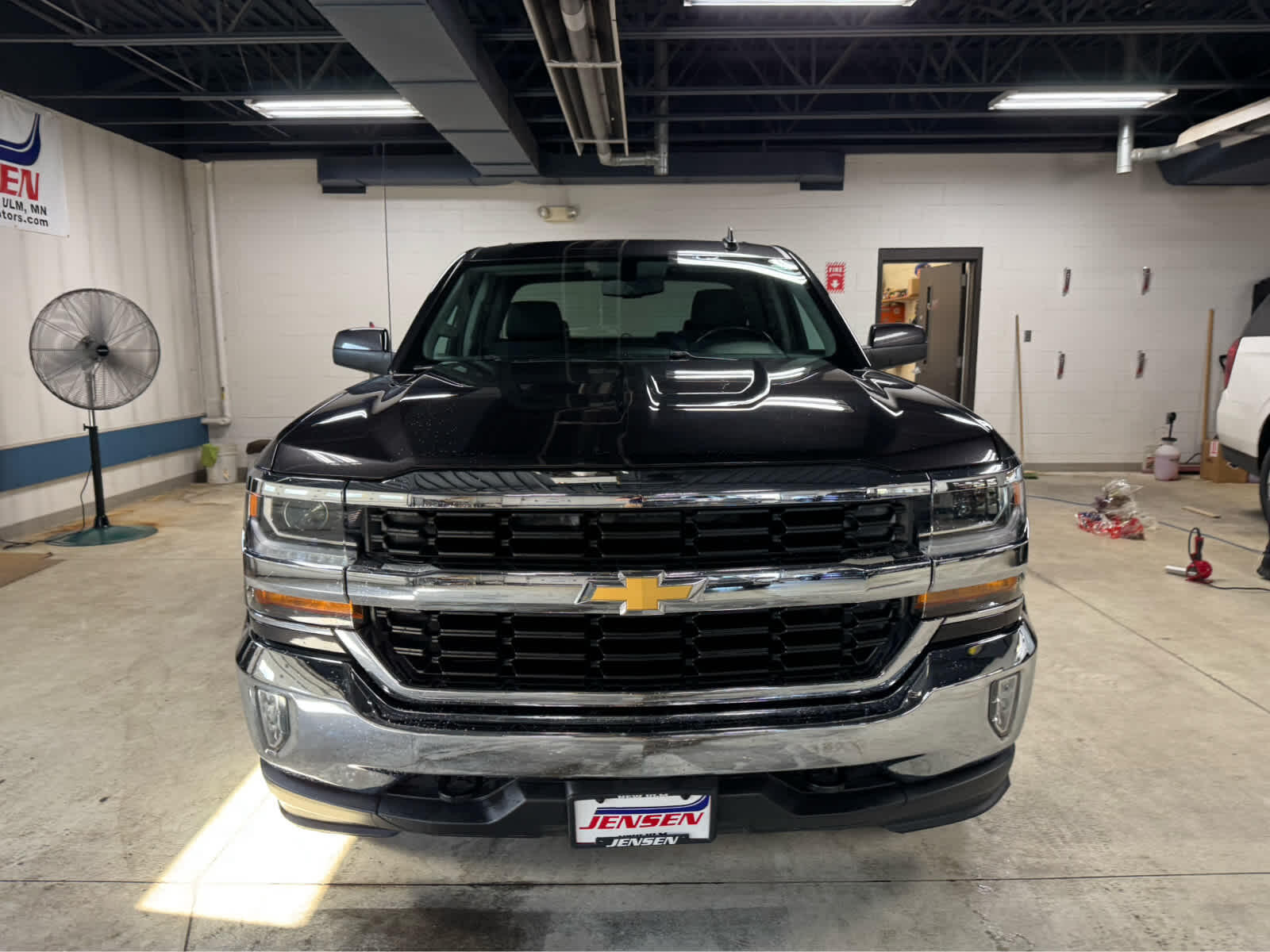 Used 2016 Chevrolet Silverado 1500 LT with VIN 1GCVKREC5GZ288160 for sale in New Ulm, Minnesota