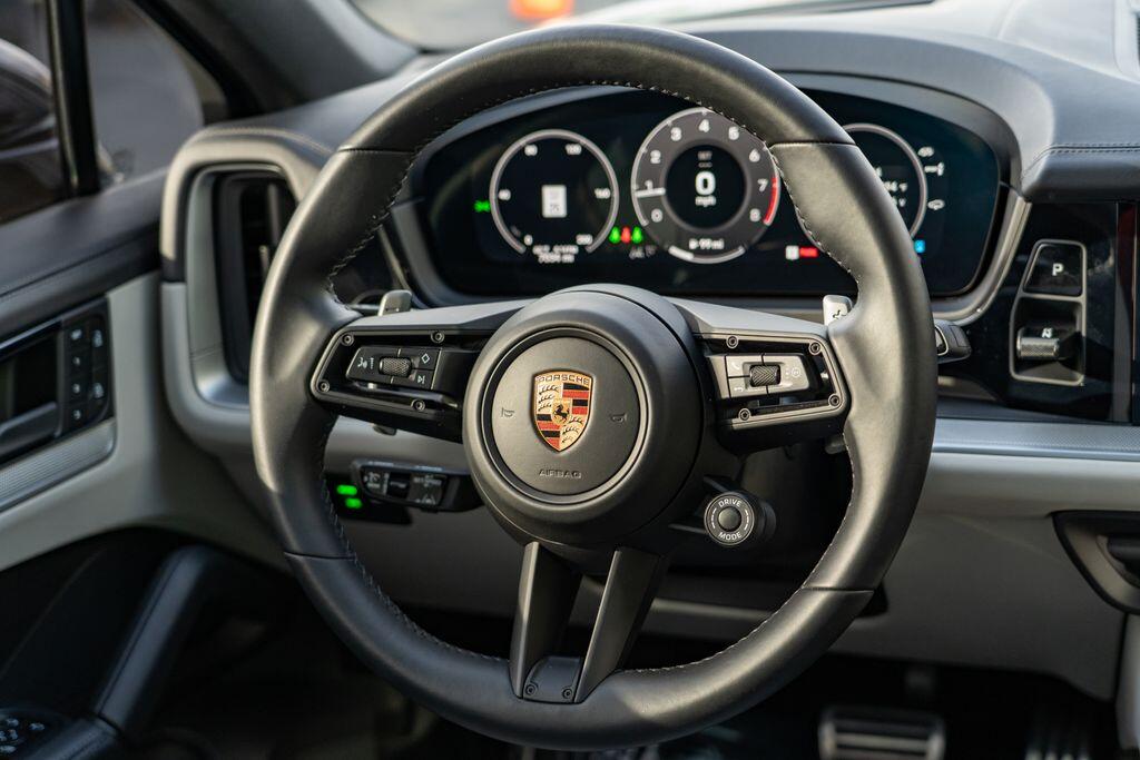 2024 Porsche Cayenne Coup S photo 22