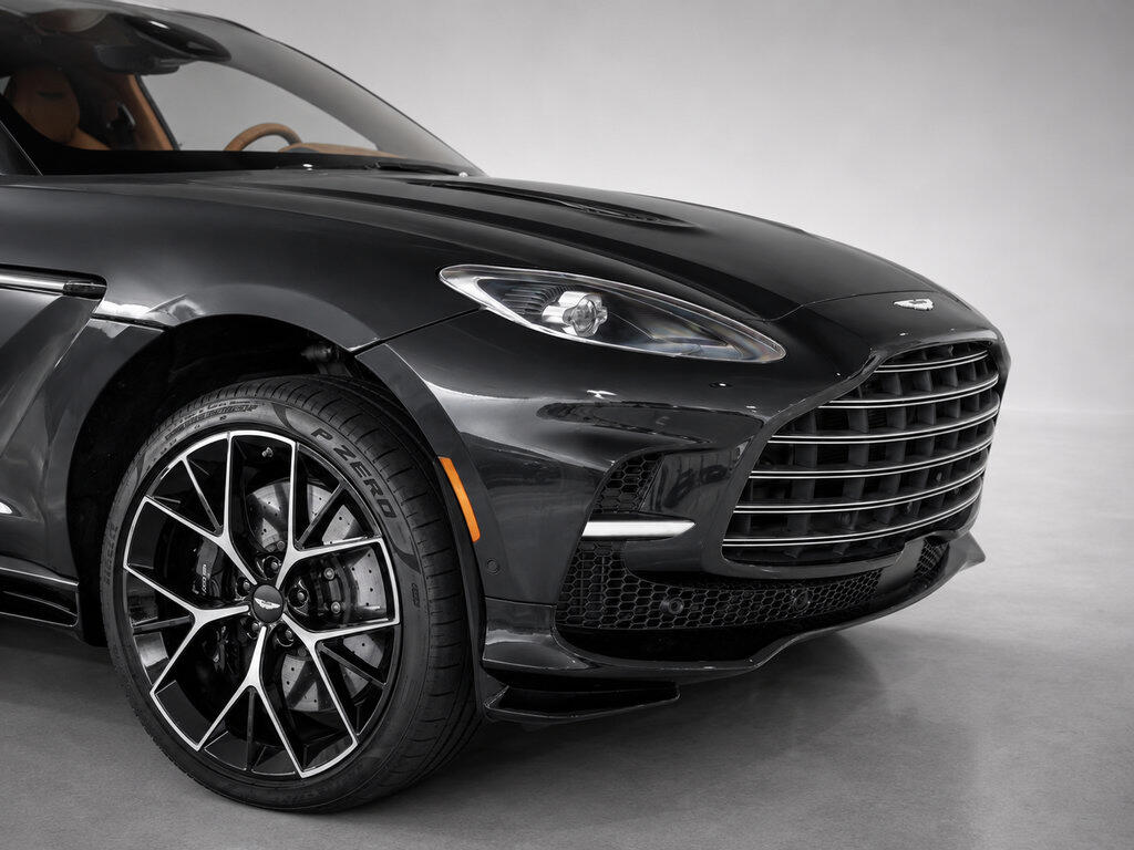 2026 Aston Martin DBX 707 - Photo 8