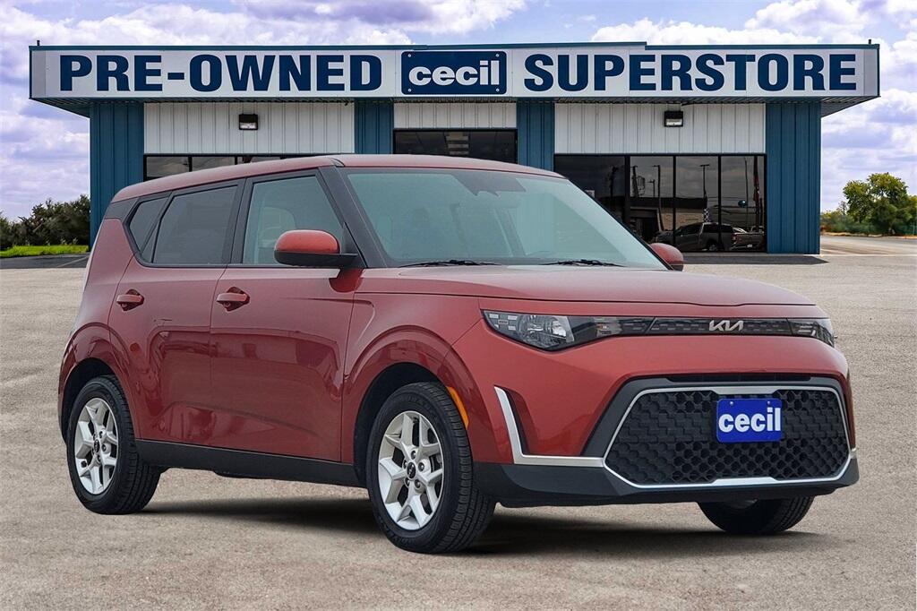 2023 Kia Soul LX's photo