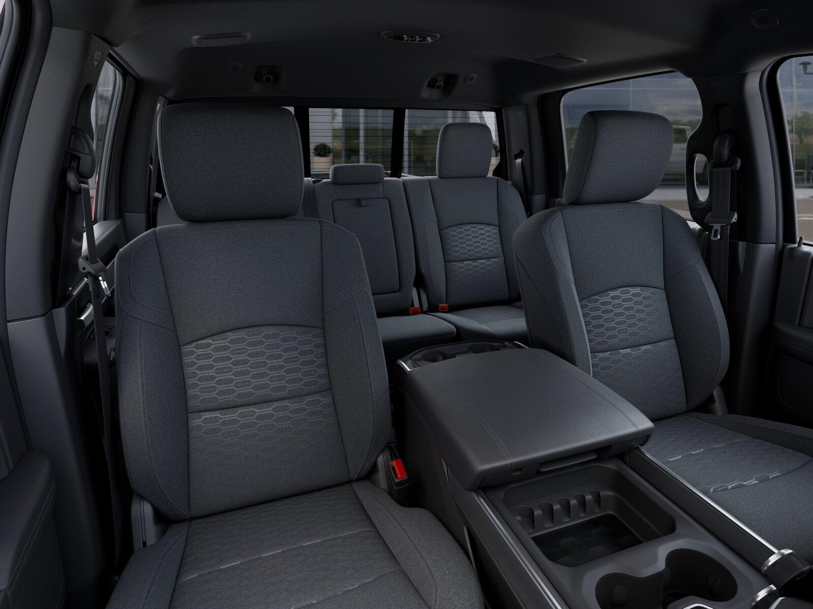 2025 RAM 3500 Big Horn - Photo 28