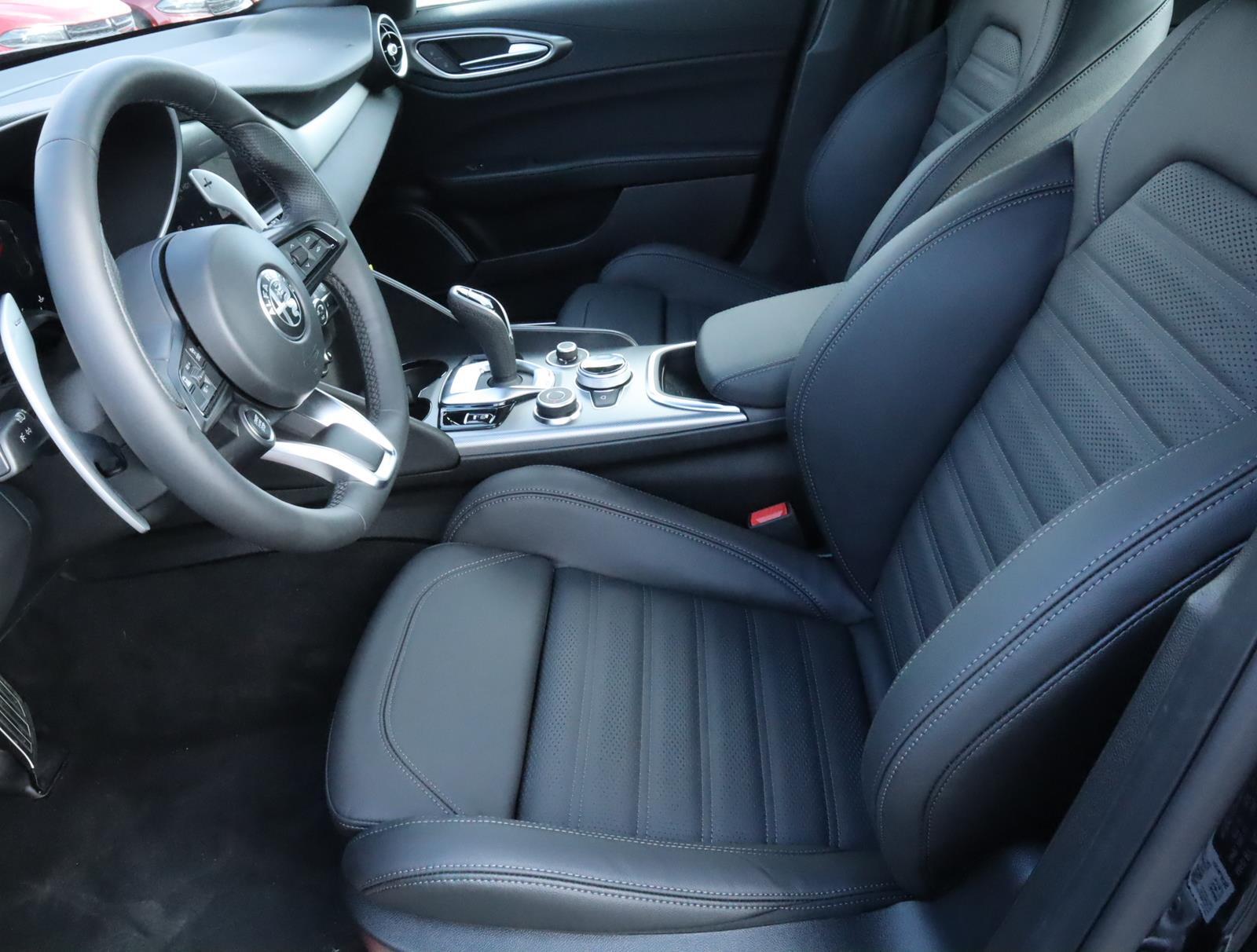 2025 Alfa Romeo Giulia Base - Photo 17