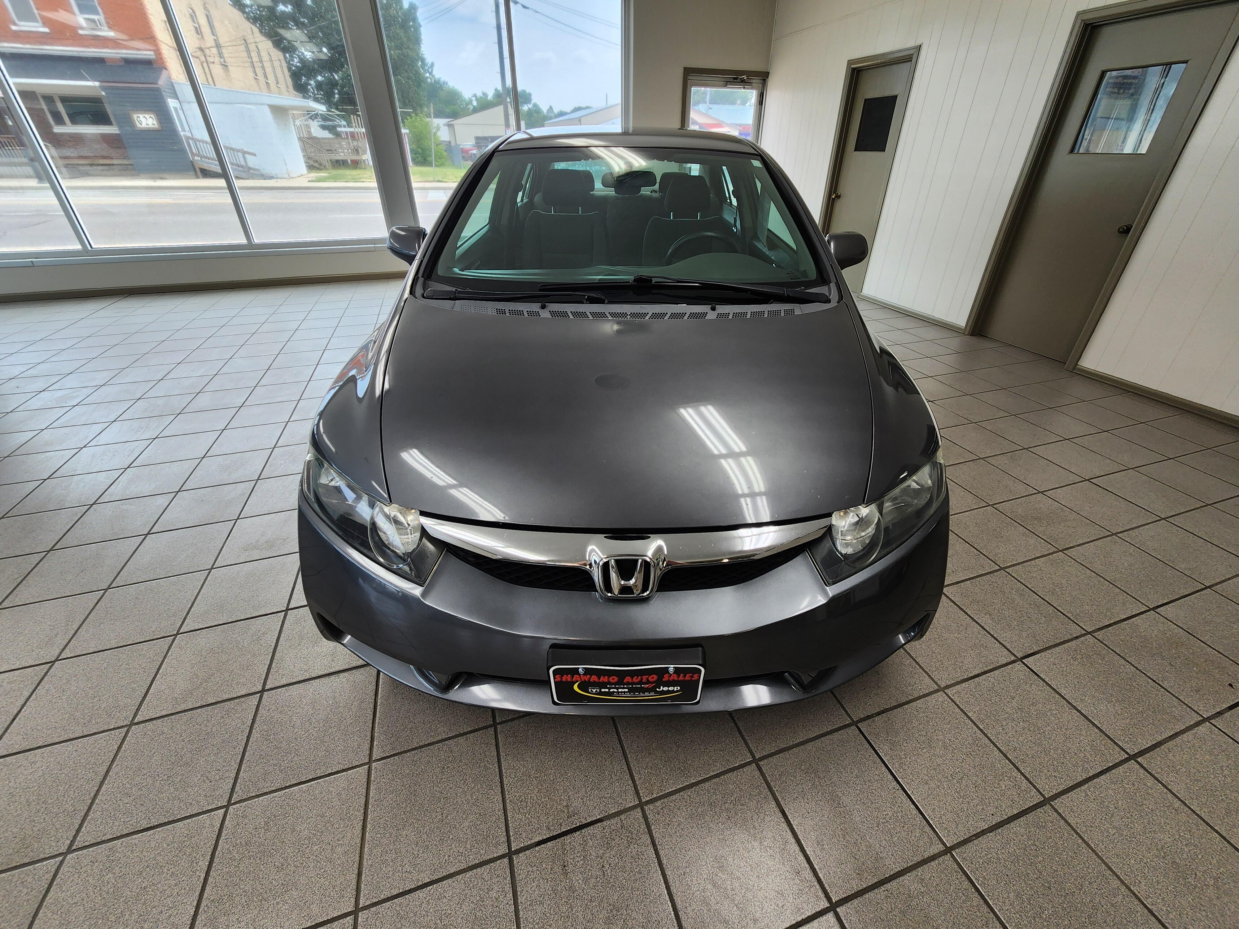 Used 2009 Honda Civic LX with VIN 19XFA16599E040503 for sale in Shawano, WI
