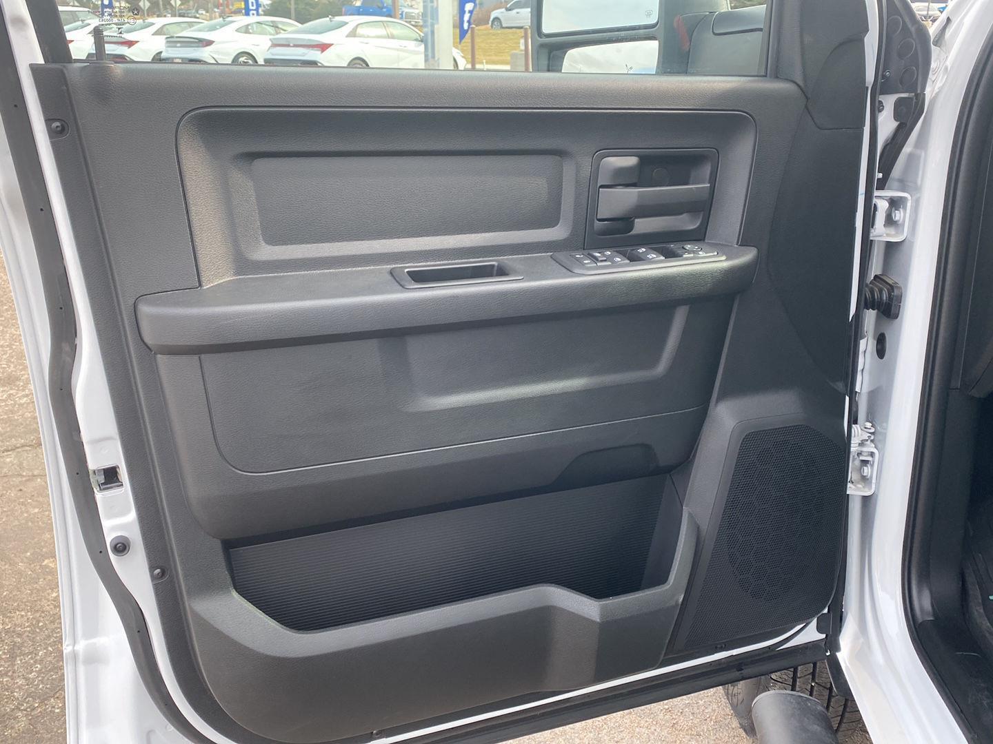 2026 RAM 3500 Tradesman - Photo 13