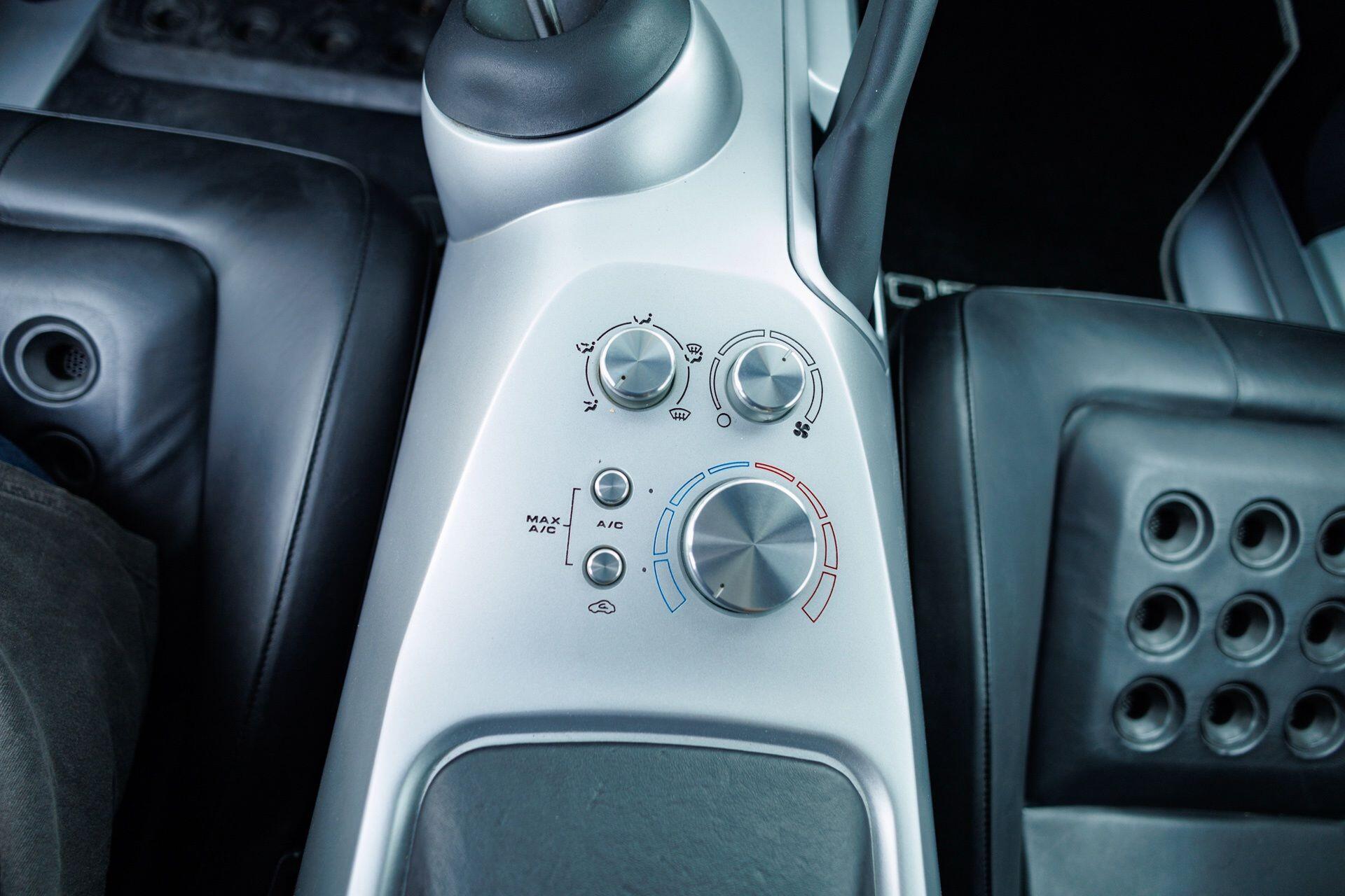 2005 Ford GT Base - Photo 43