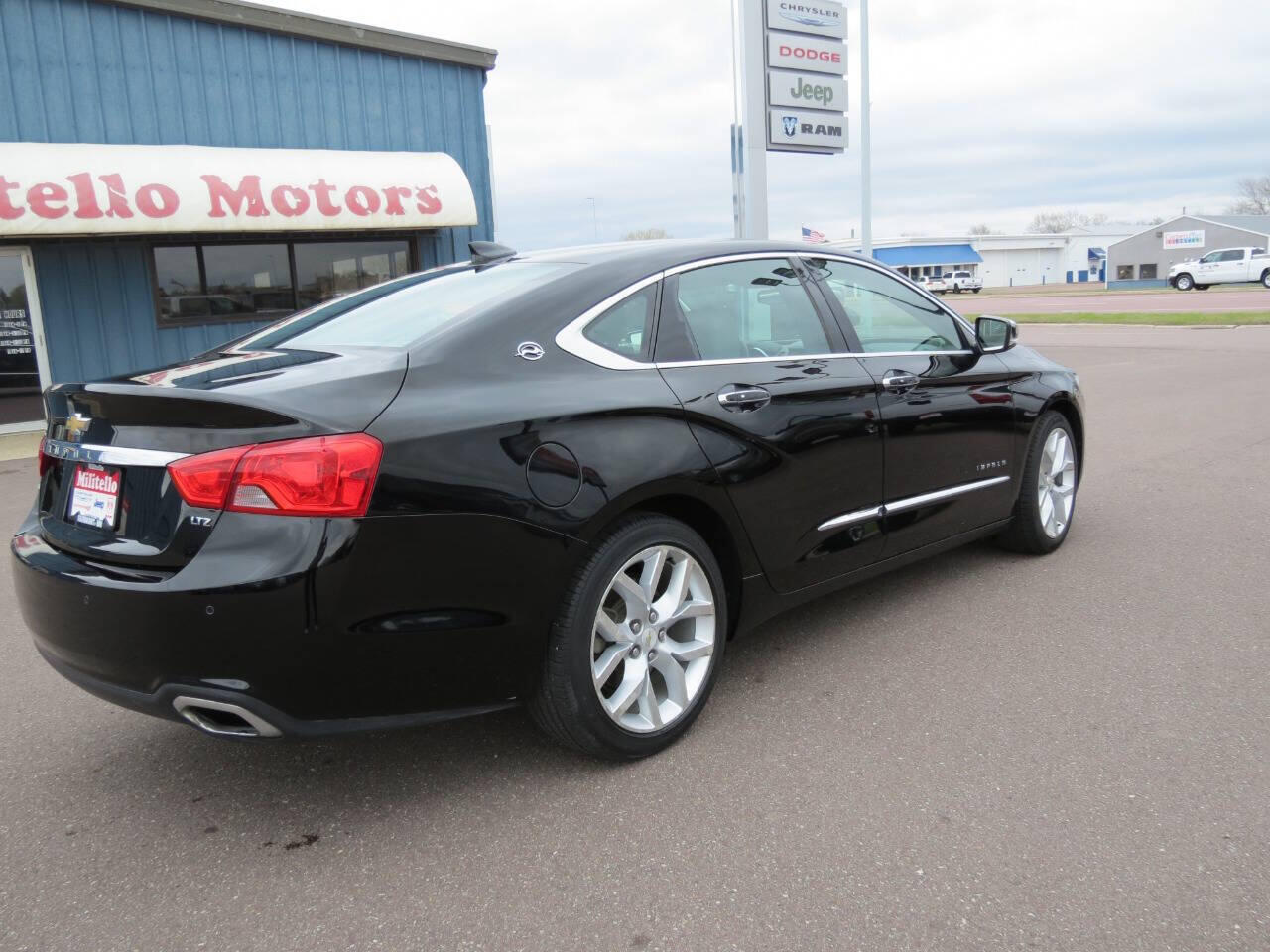 Used 2015 Chevrolet Impala 2LZ with VIN 1G1165S37FU117513 for sale in Fairmont, Minnesota
