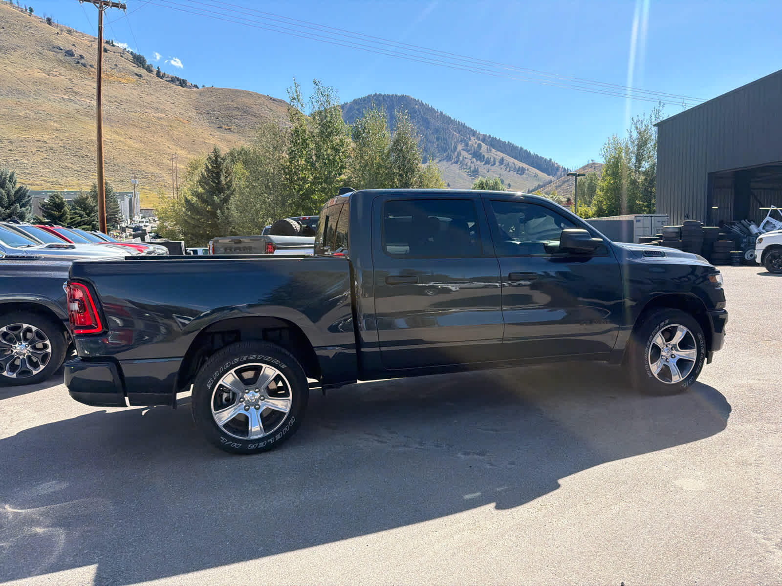 2026 RAM 1500 Express - Photo 8