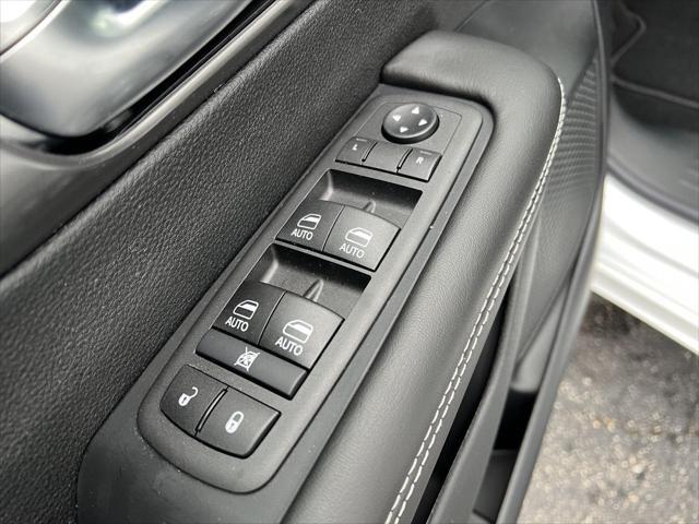 2026 Chrysler Pacifica Select - Photo 16