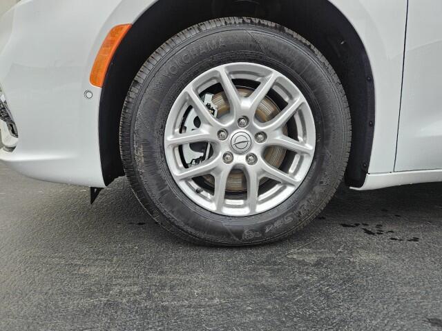 2026 Chrysler Pacifica Select - Photo 10