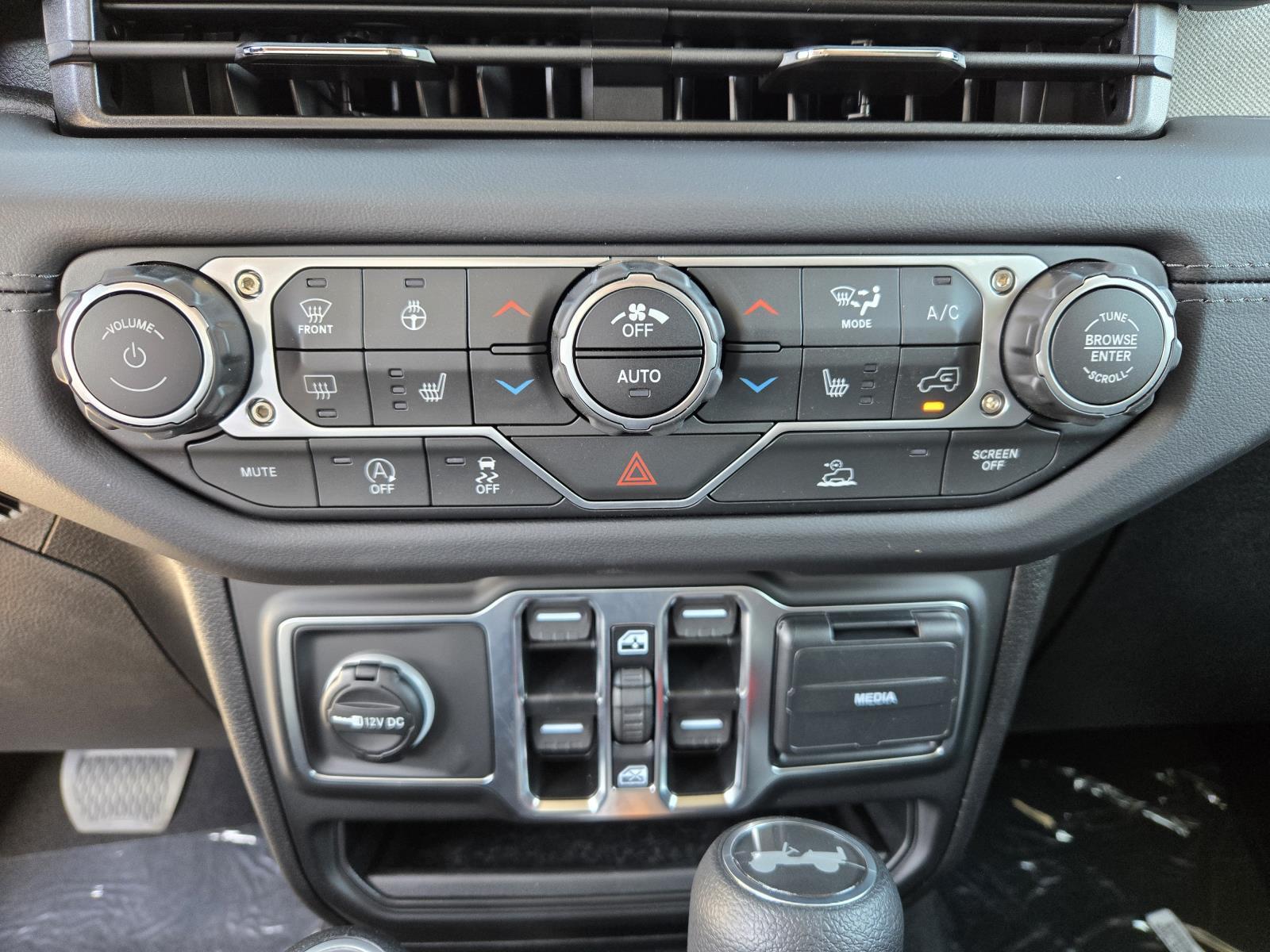 2025 Jeep Wrangler 4-Door Sahara - Photo 15