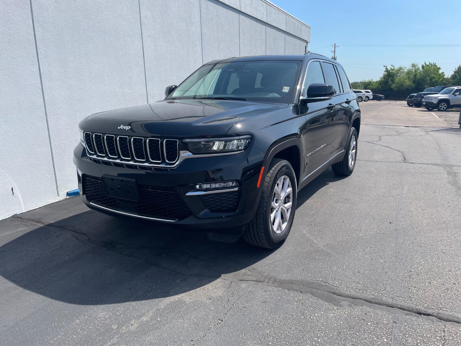 Used 2022 Jeep Grand Cherokee Limited with VIN 1C4RJHBGXN8538159 for sale in Kansas City