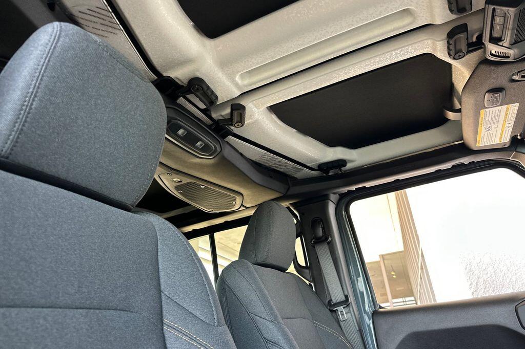 2025 Jeep Wrangler 4-Door Sport S - Photo 17