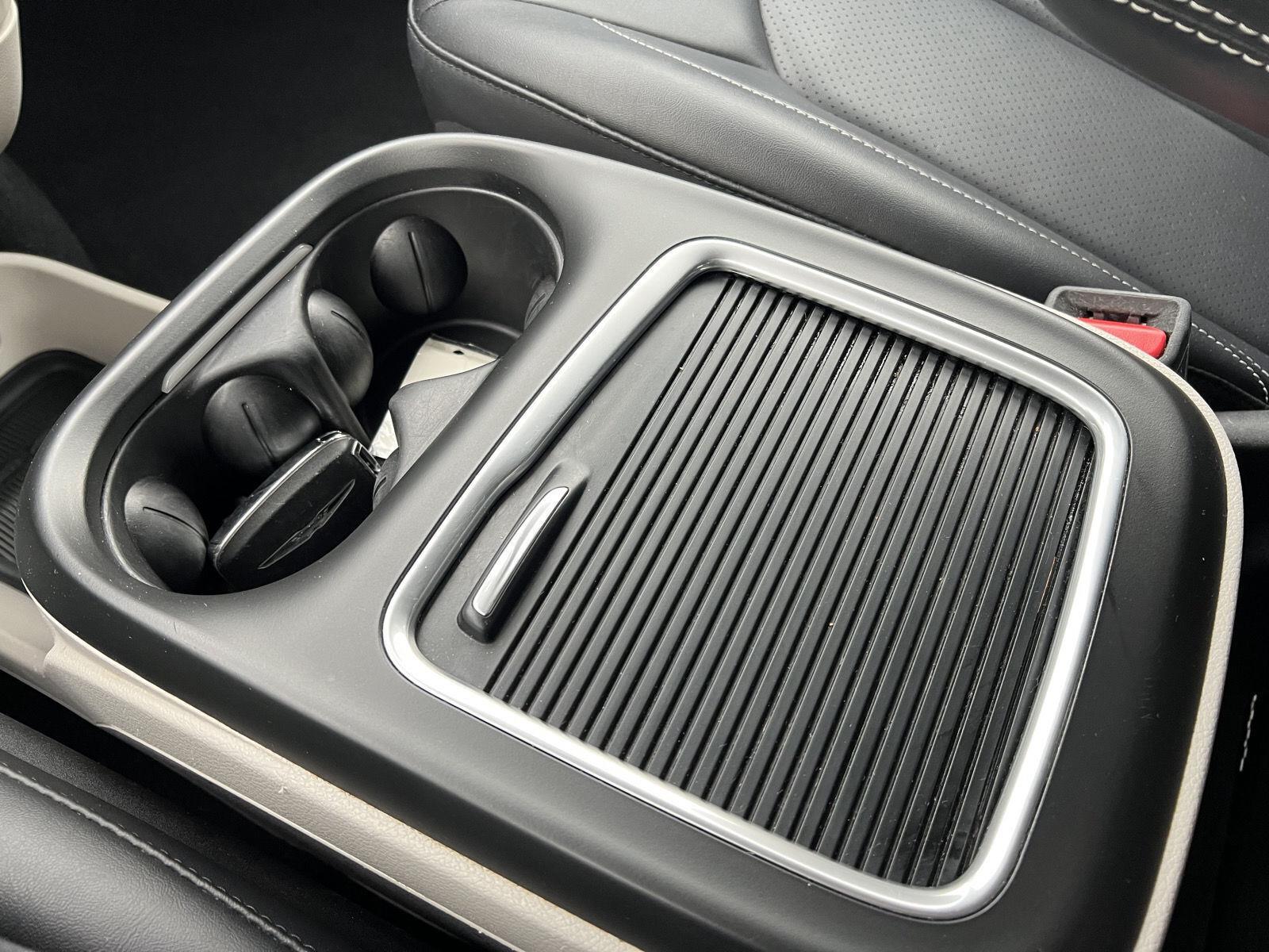 2024 Chrysler Pacifica Touring L - Photo 26
