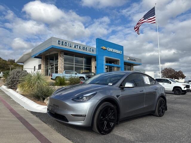 2025 Tesla Model Y Long Range's photo