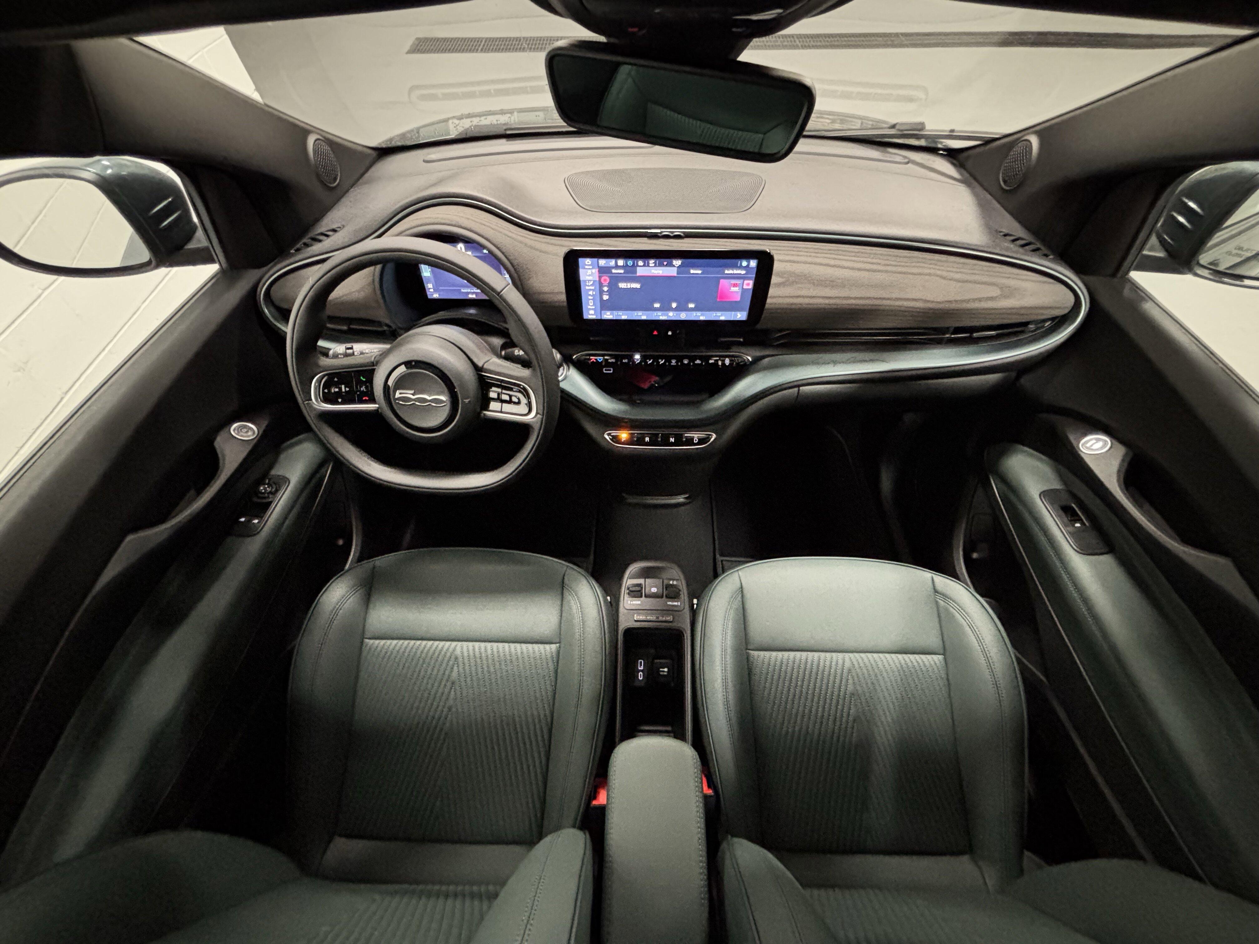2025 FIAT 500e Base - Photo 11