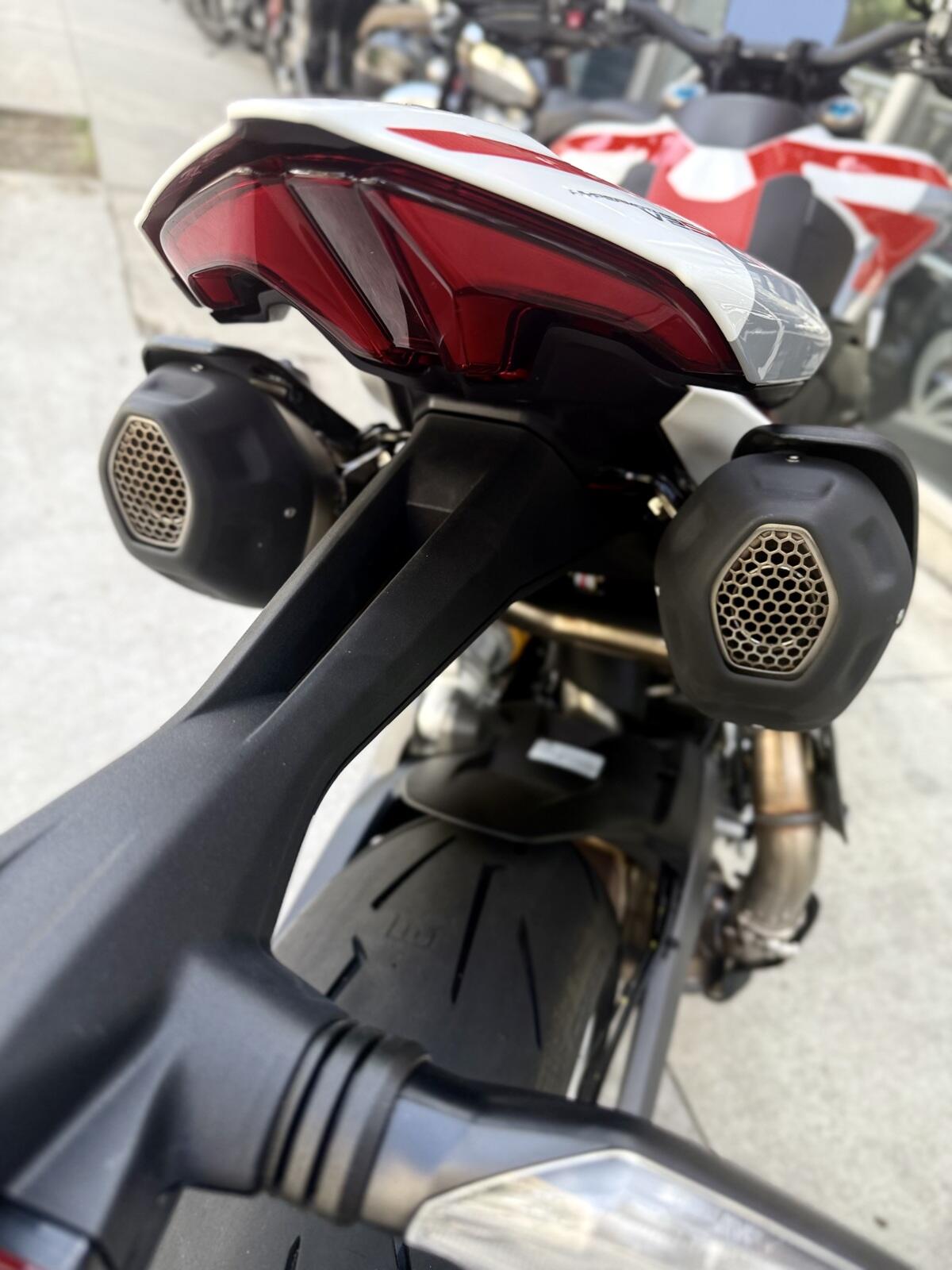 New 2027 Ducati HYPERMOTARD V2 SP 
