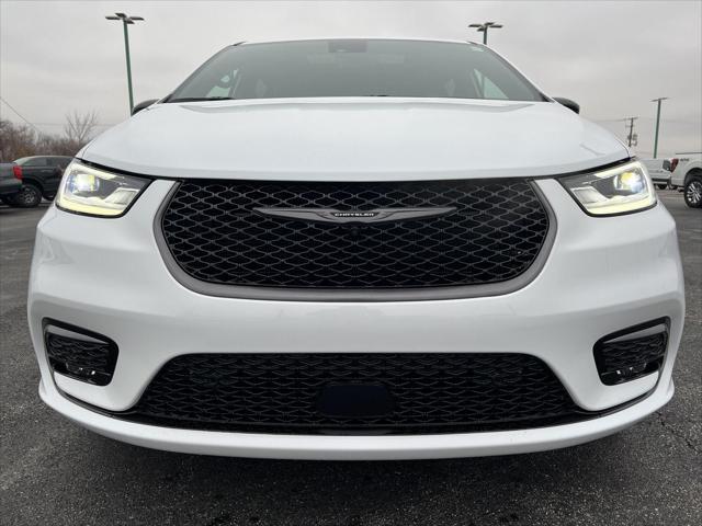 2026 Chrysler Pacifica Select - Photo 13