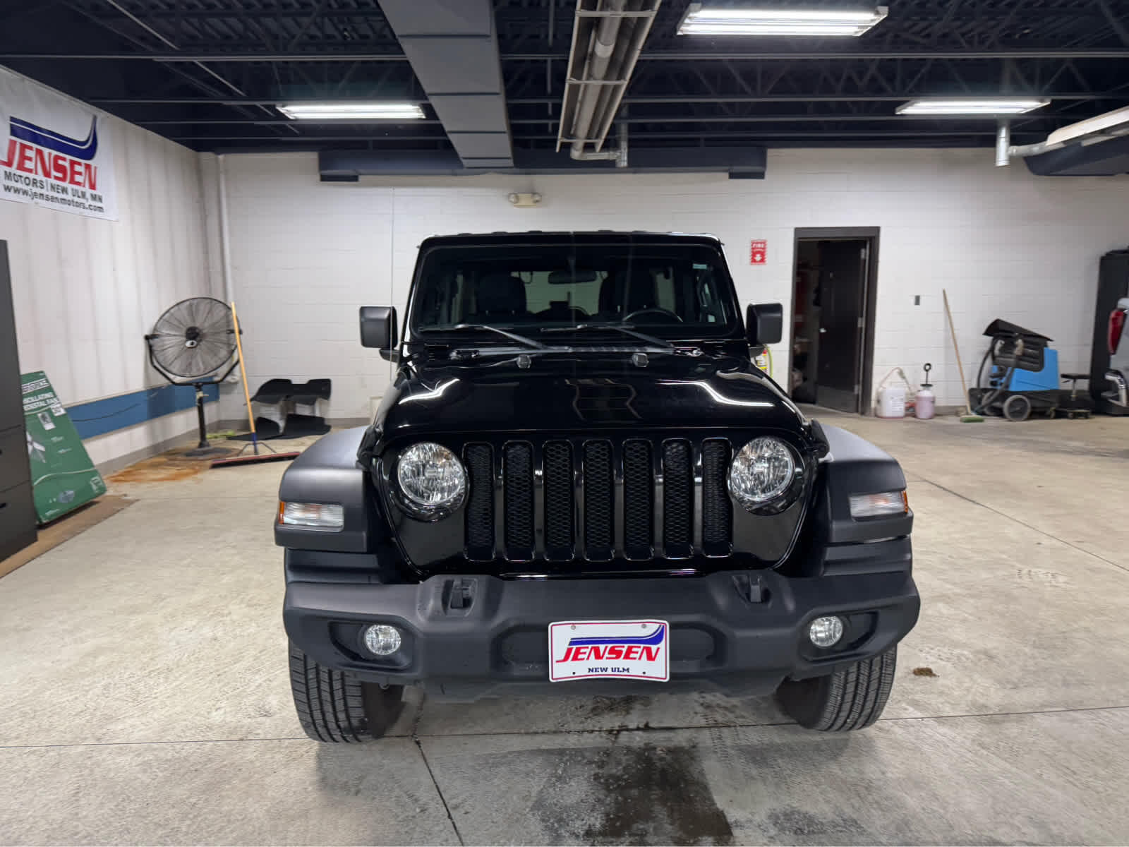 Used 2019 Jeep Wrangler Unlimited Sport S with VIN 1C4HJXDG4KW639353 for sale in New Ulm, Minnesota