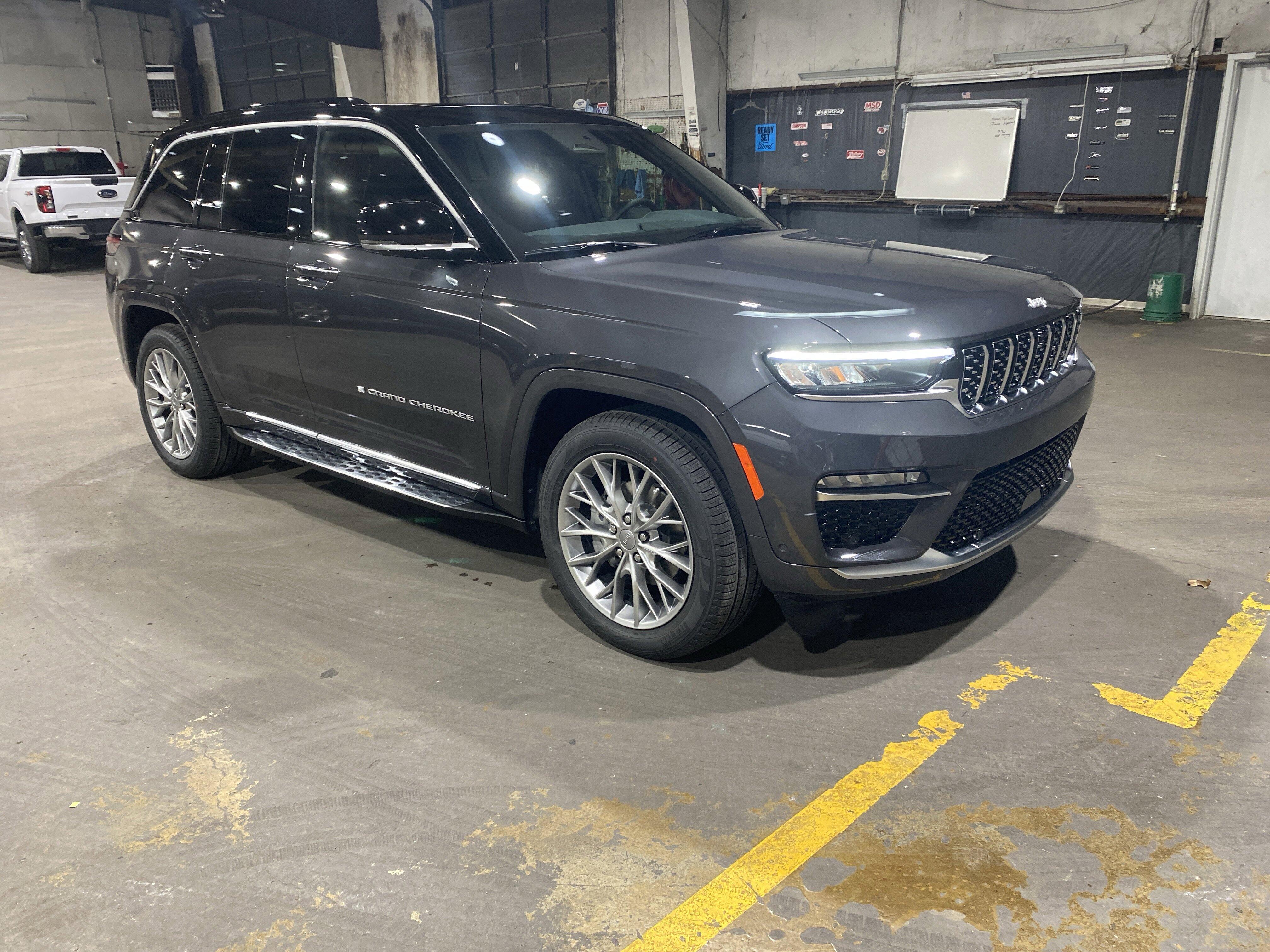 2025 Jeep Grand Cherokee Summit's photo