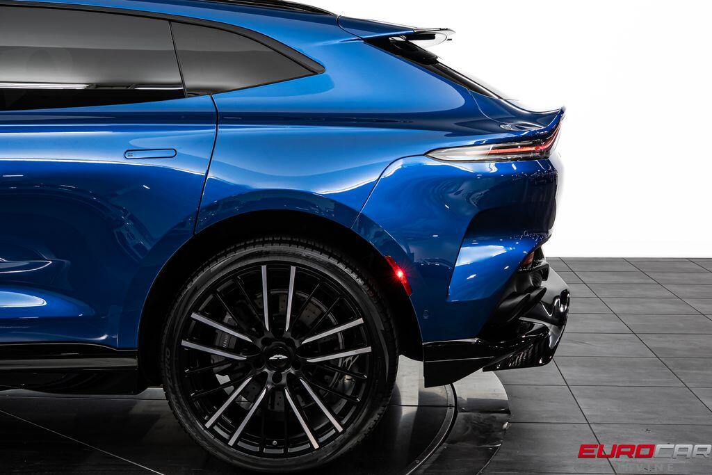 2023 Aston Martin DBX 707 *HUGE CARBON OPTIONS * TRI-COLOR INTERIOR*Image 19