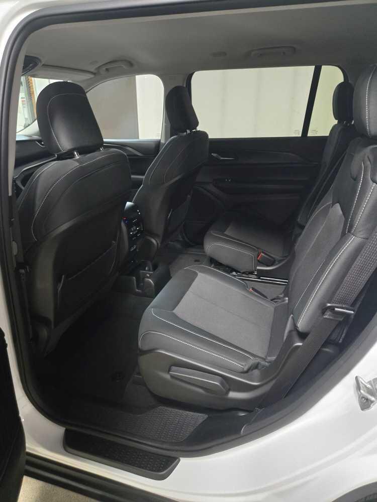 2023 Jeep Grand Cherokee L Laredo - Photo 12