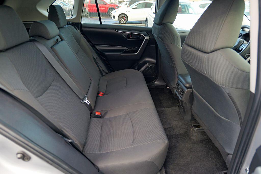 2024 Toyota RAV4 LE - Photo 28