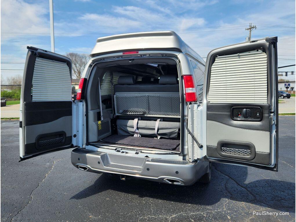 2023 GMC Savana Cargo Work Van - Photo 19