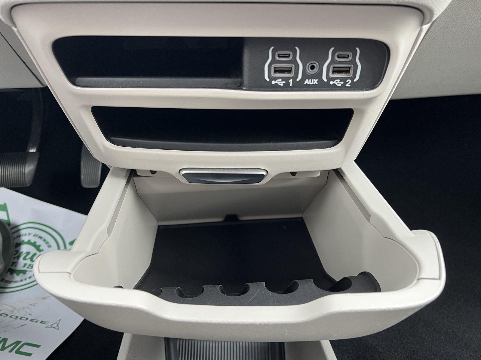 2024 Chrysler Pacifica Touring L - Photo 24