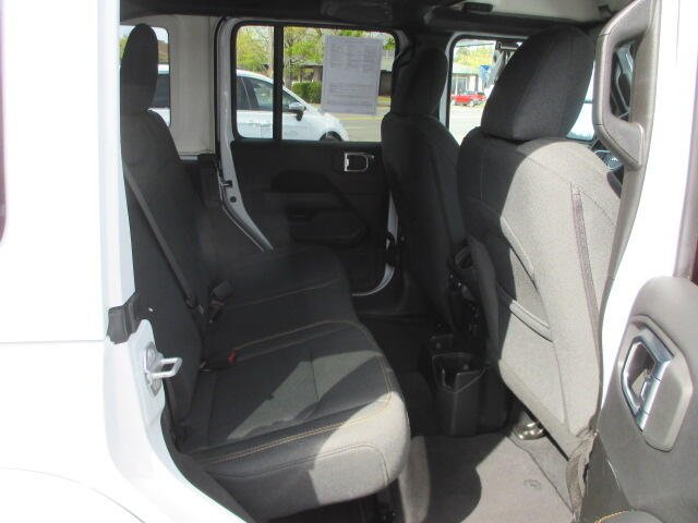 2025 Jeep Wrangler 4-Door Sahara - Photo 28
