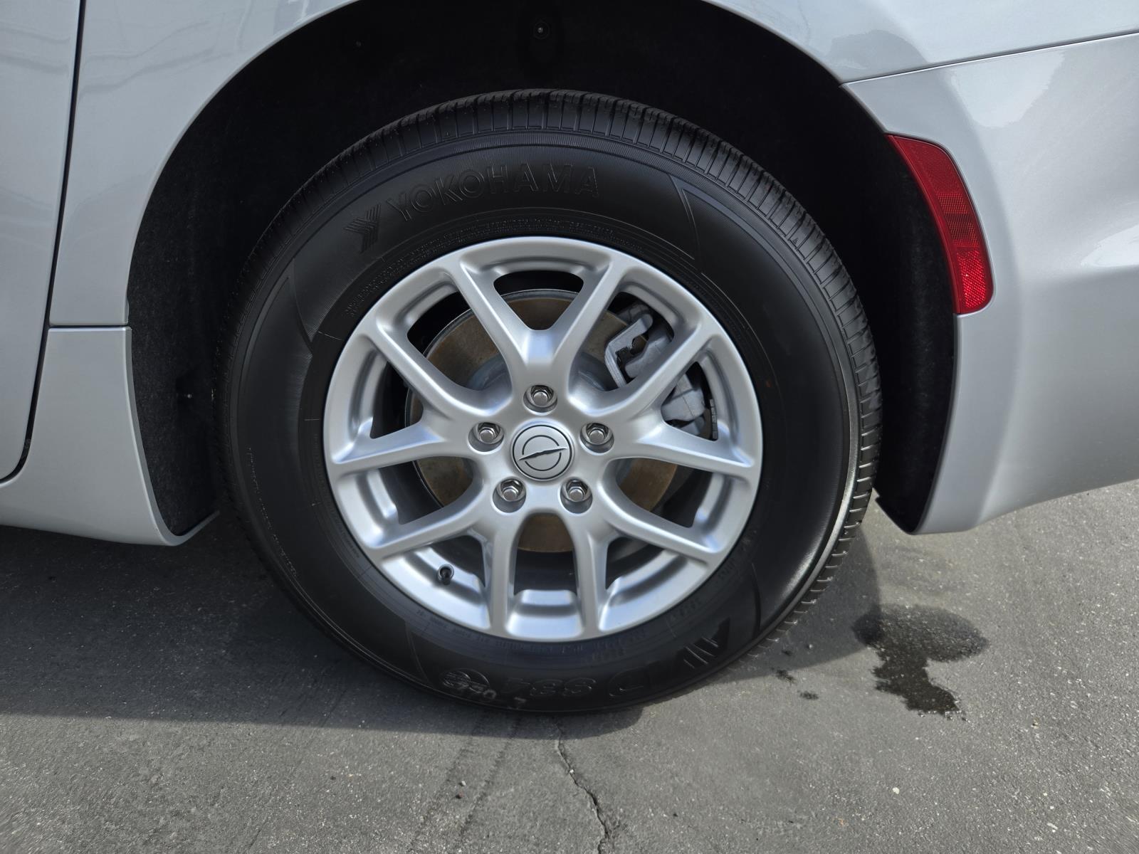 2026 Chrysler Pacifica Select - Photo 35