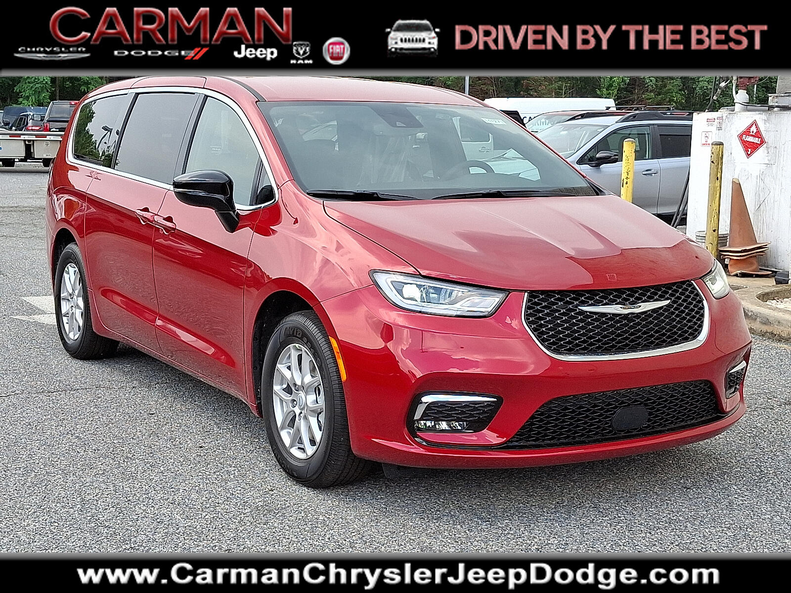 2025 Chrysler Pacifica Select's photo