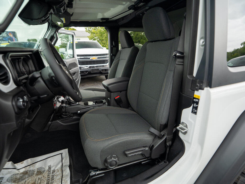 2026 Jeep Wrangler 2-Door Willys - Photo 16