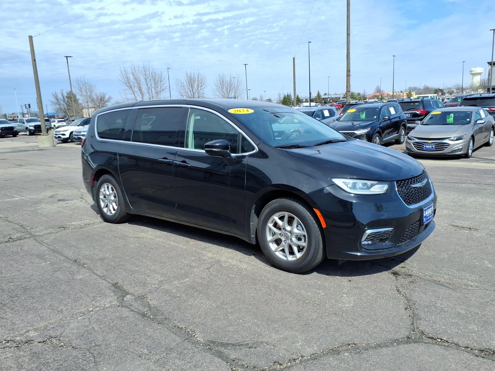 Used 2024 Chrysler Pacifica Touring L with VIN 2C4RC1BG0RR186723 for sale in Mankato, Minnesota