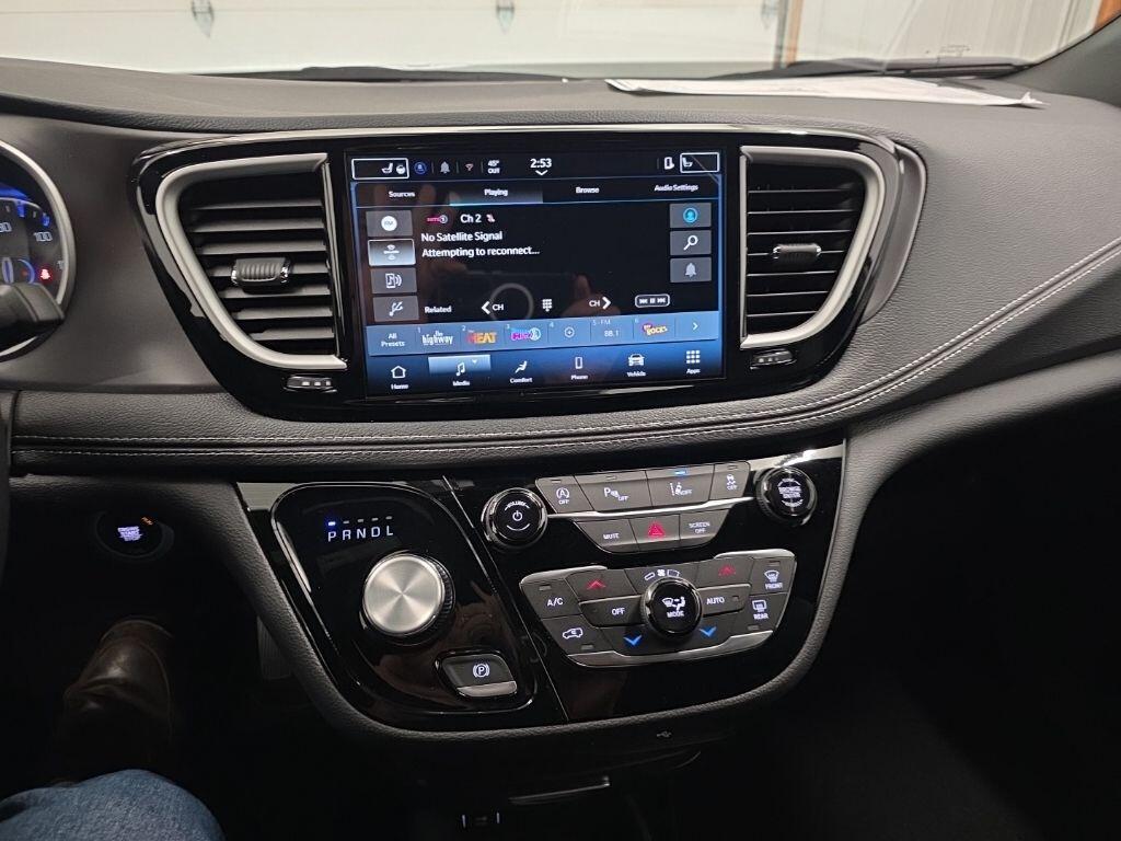 2026 Chrysler Pacifica Select - Photo 18