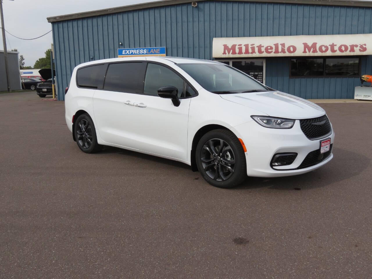2026 Chrysler Pacifica Select - Photo 6
