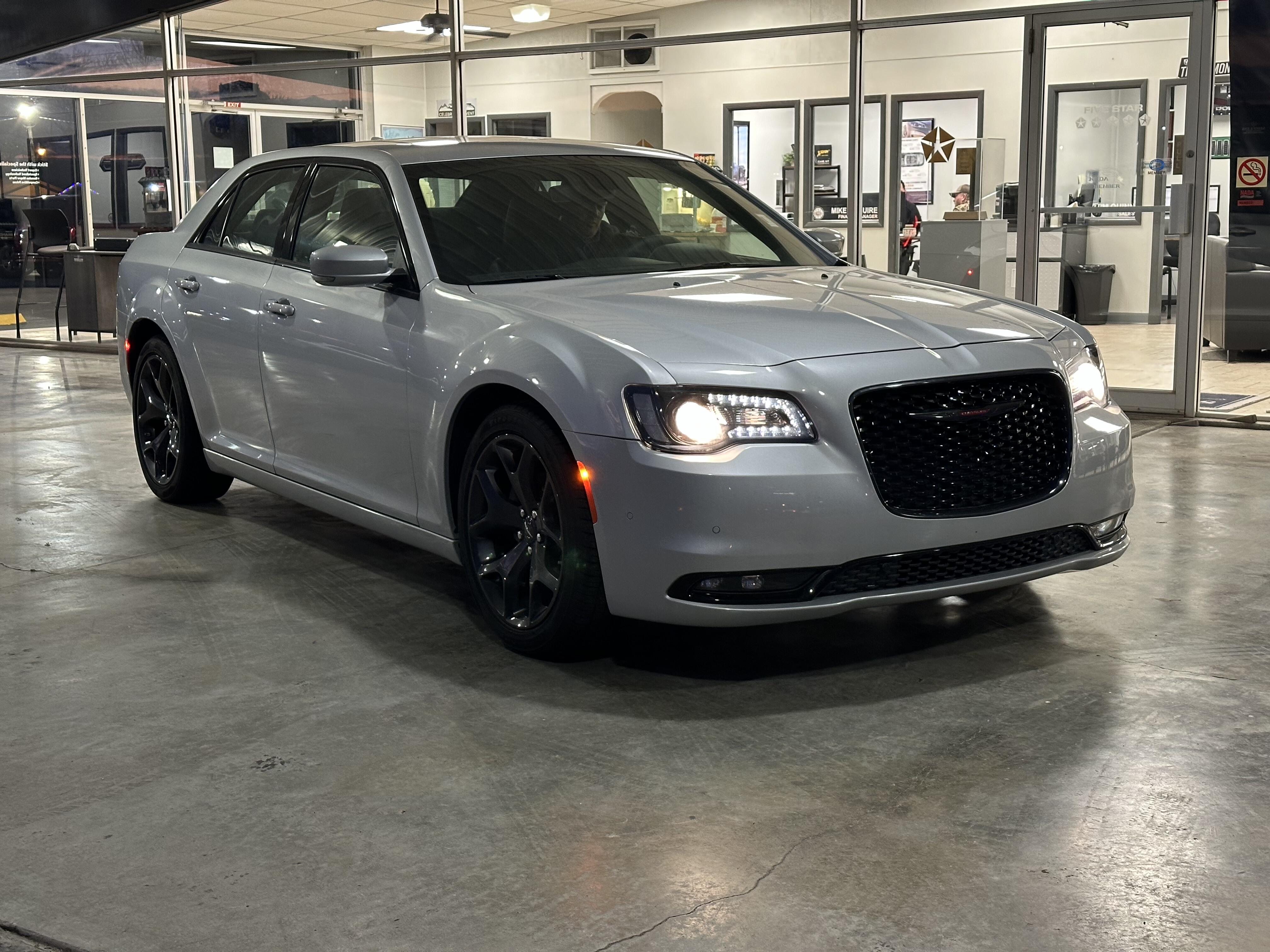 Used 2023 Chrysler 300 S with VIN 2C3CCABG1PH509612 for sale in Chanute, KS