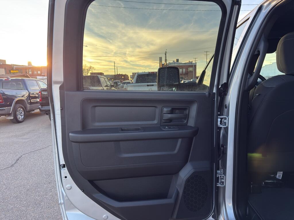 2026 RAM 3500 Tradesman - Photo 12