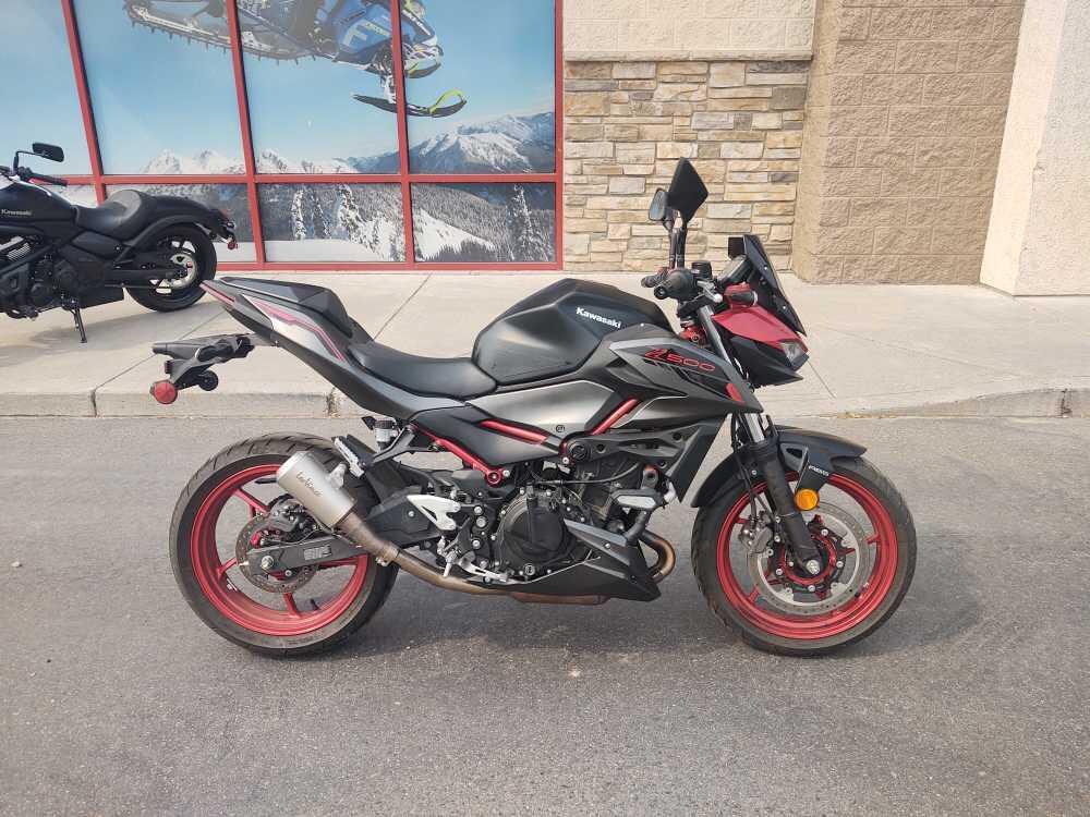 2025 Kawasaki Z500 SE ABS