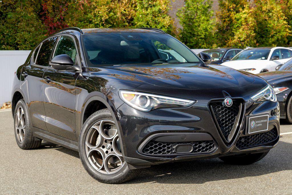 2022 Alfa Romeo Stelvio Base's photo