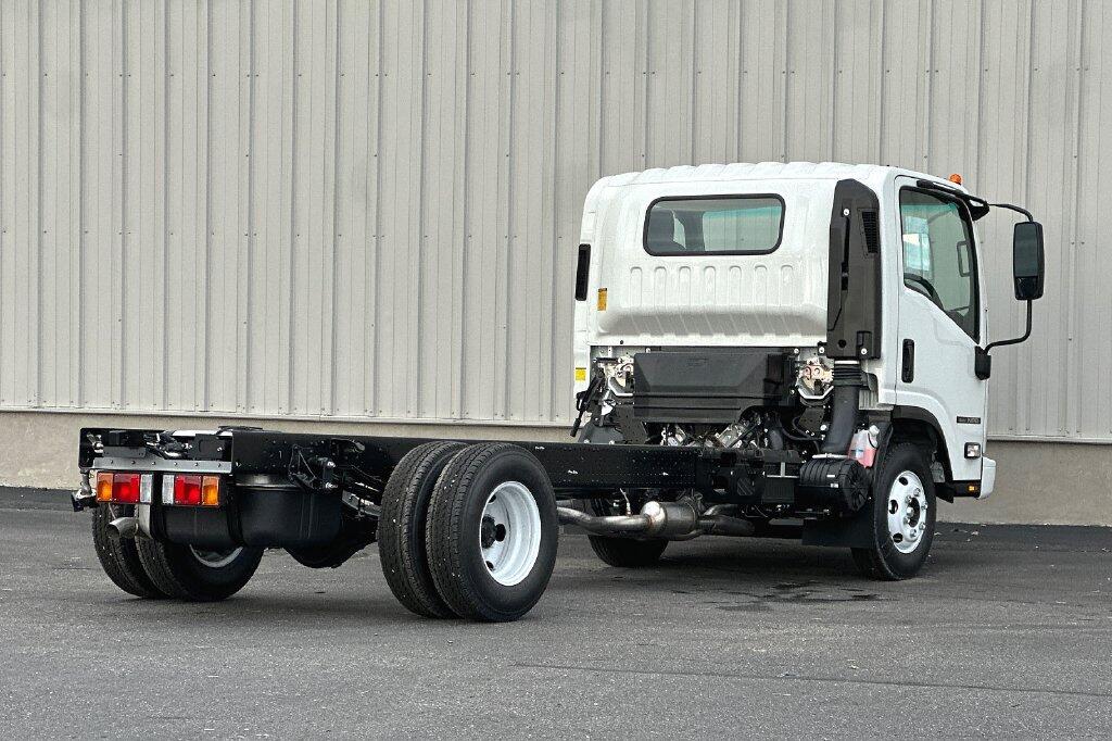 2024 Isuzu NPR HD - Photo 7