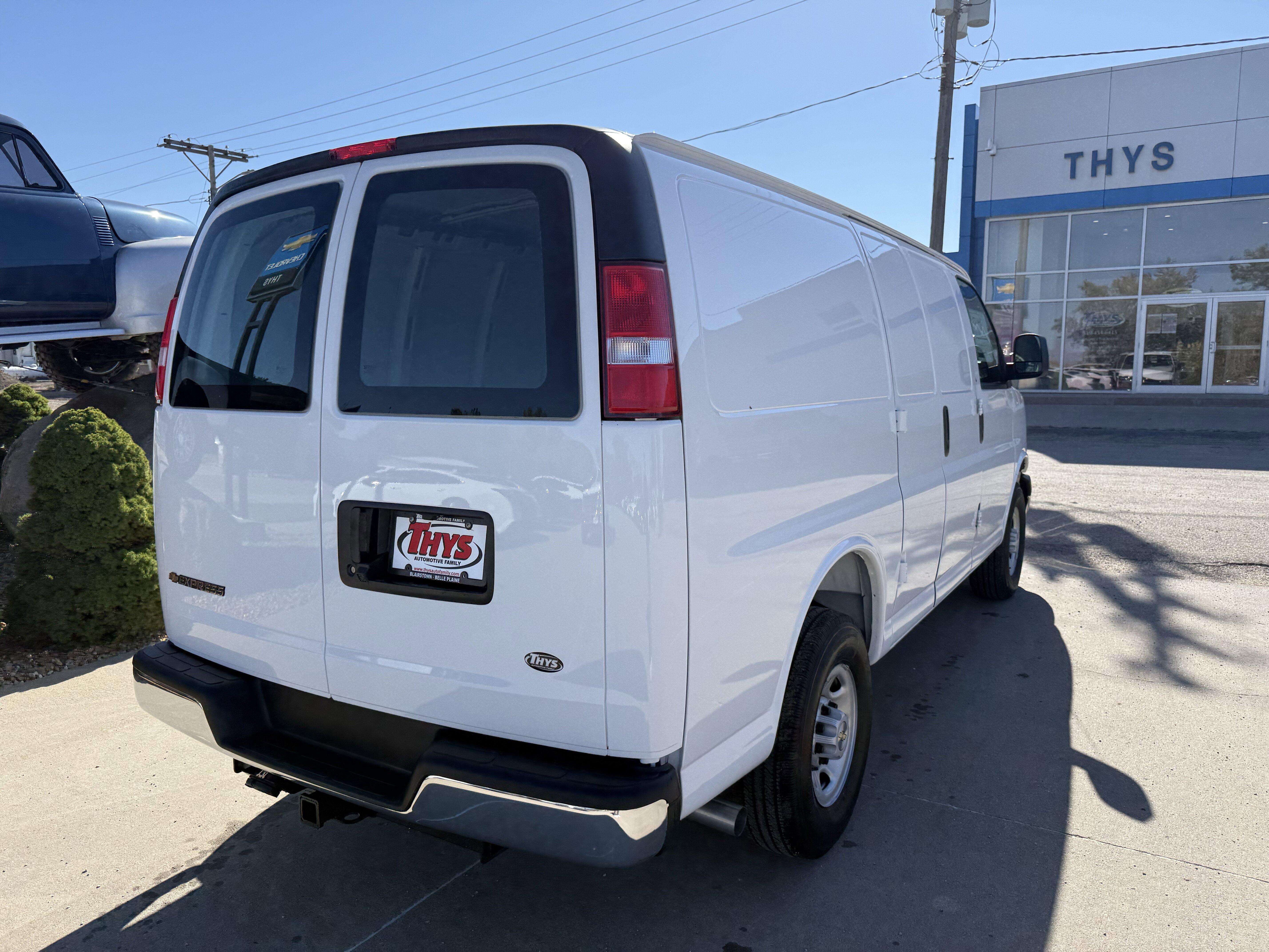 2025 Chevrolet Express Cargo Work Van - Photo 7