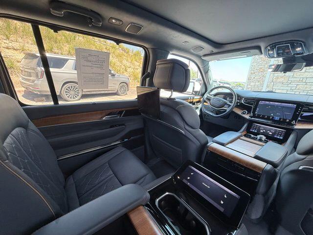 2022 Jeep Grand Wagoneer Series III - Photo 39