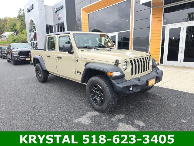 2020 Jeep Gladiator Sport's photo