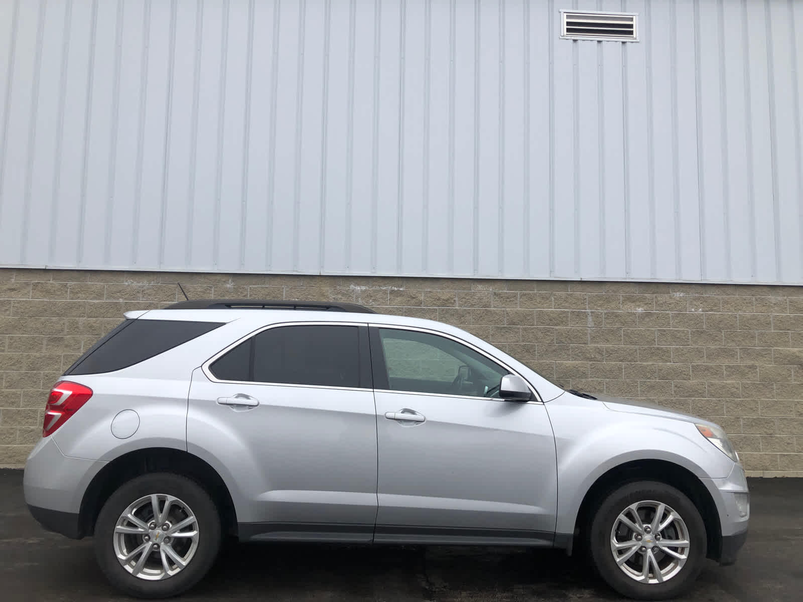 Used 2017 Chevrolet Equinox LT with VIN 2GNALCEKXH6293987 for sale in Wilmington, OH