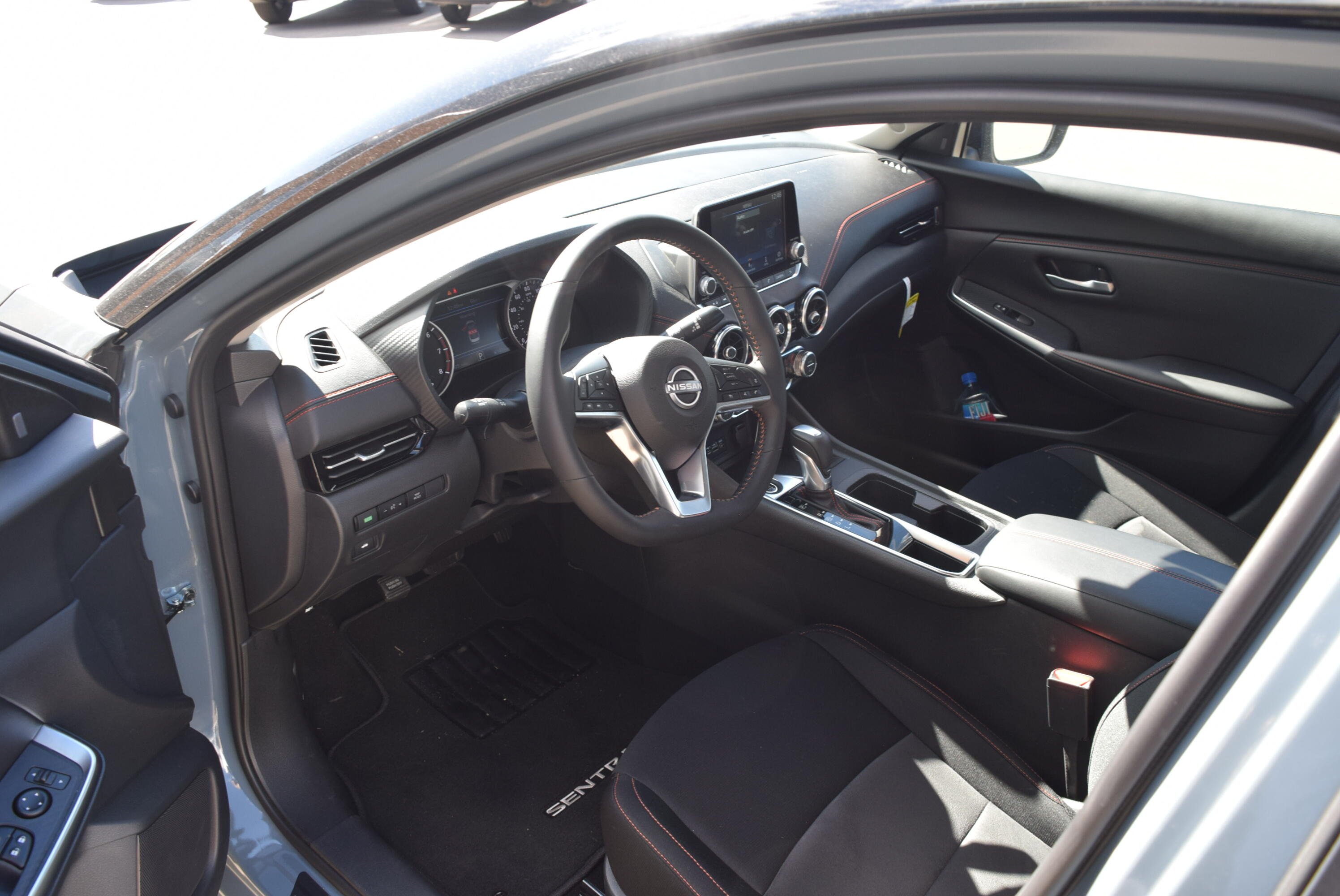 2025 Nissan Sentra SR - Photo 9
