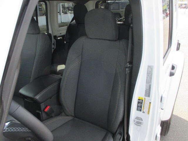 2025 Jeep Wrangler 4-Door Sahara - Photo 15