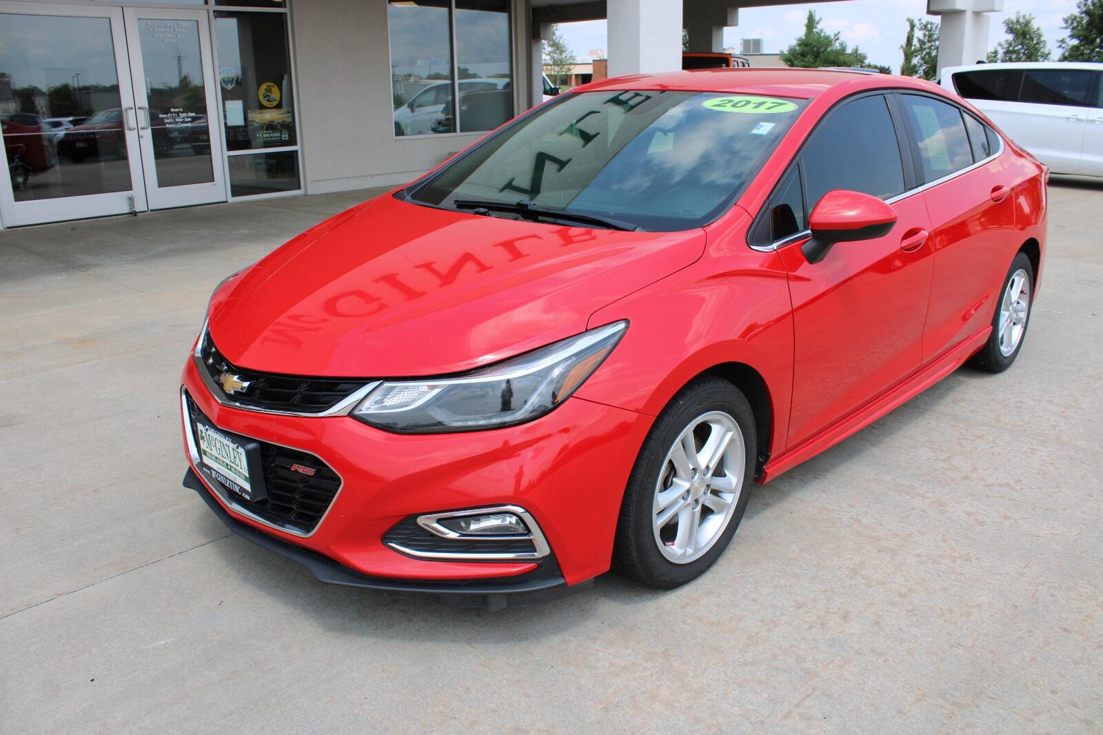 Used 2017 Chevrolet Cruze LT with VIN 1G1BE5SM7H7268031 for sale in Highland, IL