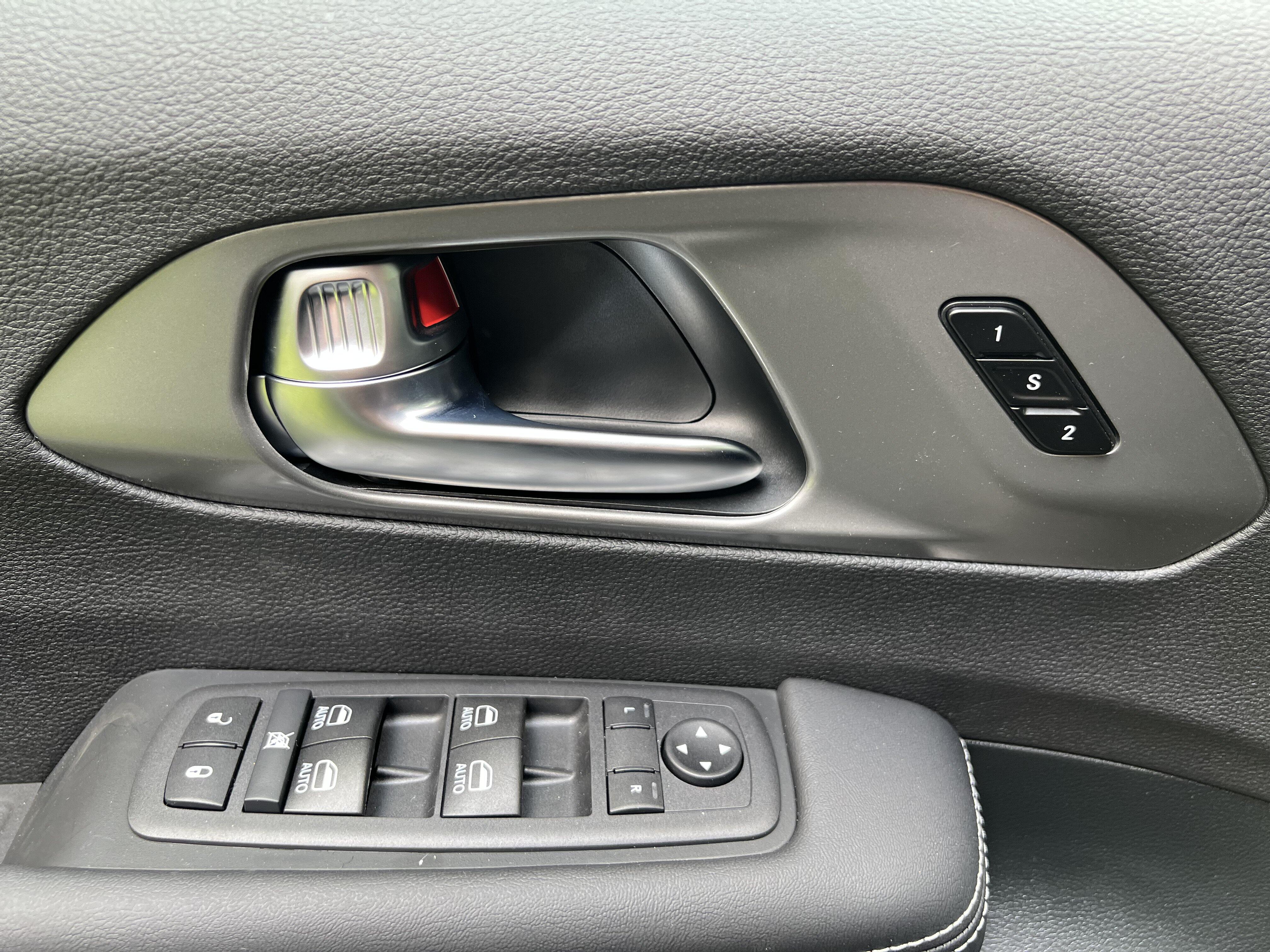2026 Chrysler Pacifica Select - Photo 16